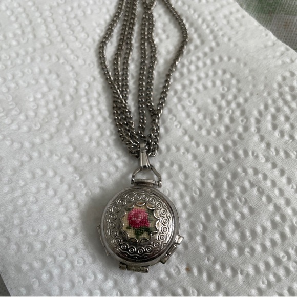 Necklace for pictures - Picture 2 of 4